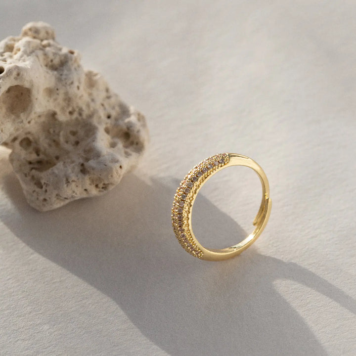 Mari - Adjustable Crystal Ring Timi of Sweden