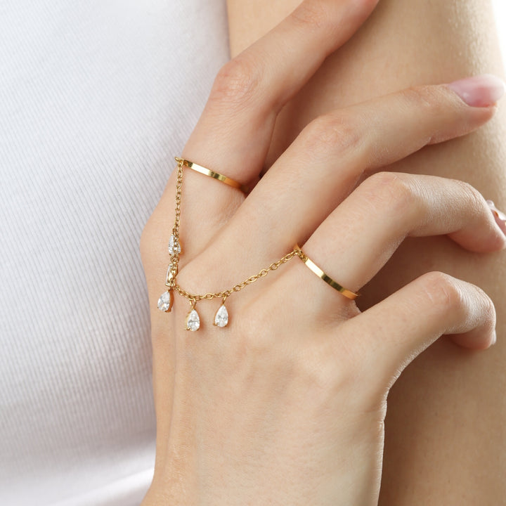 Aven – crystal chain ring in stainless steel, gold | Timi of Sweden