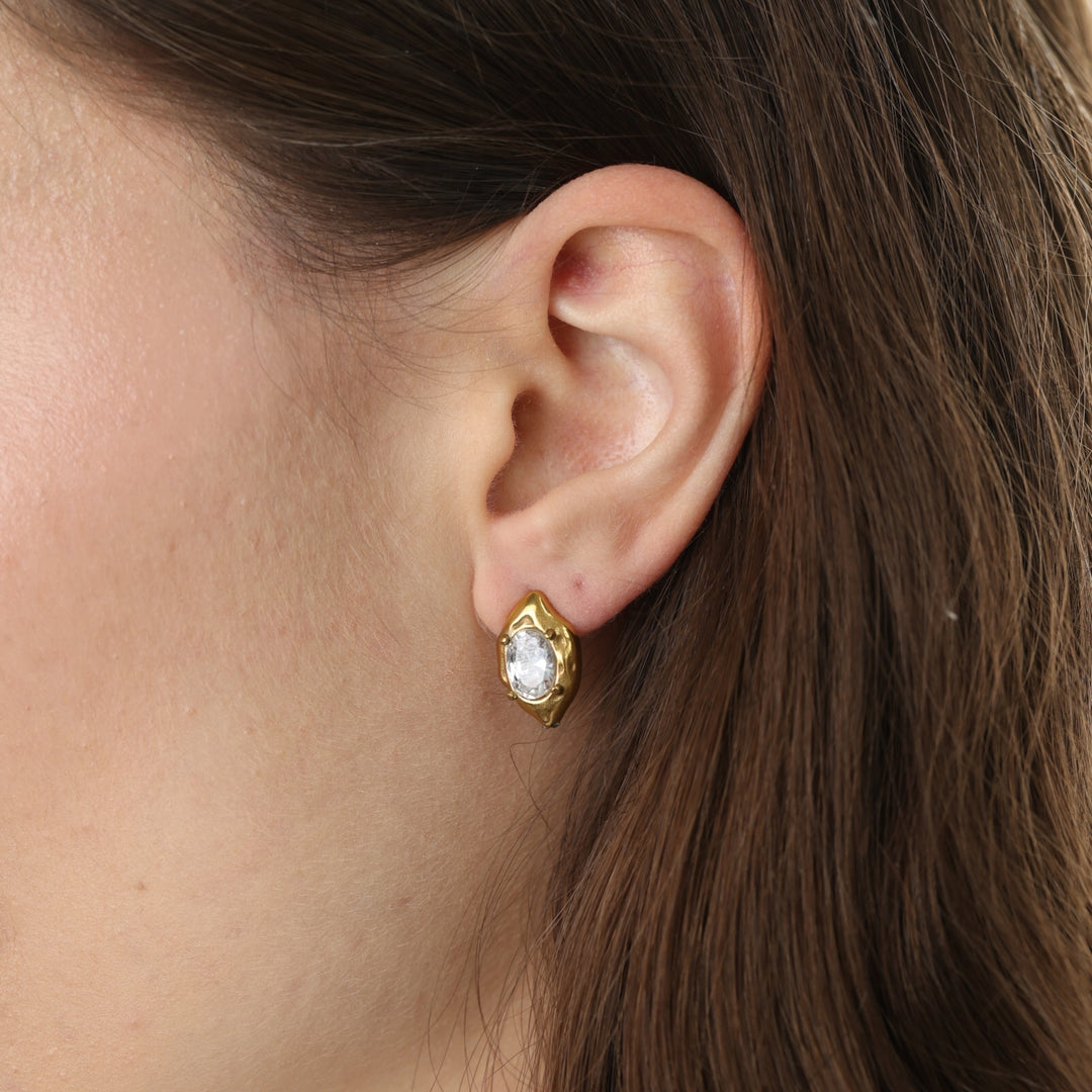 Azia – crystal stud earrings in stainless steel, gold | Timi of Sweden