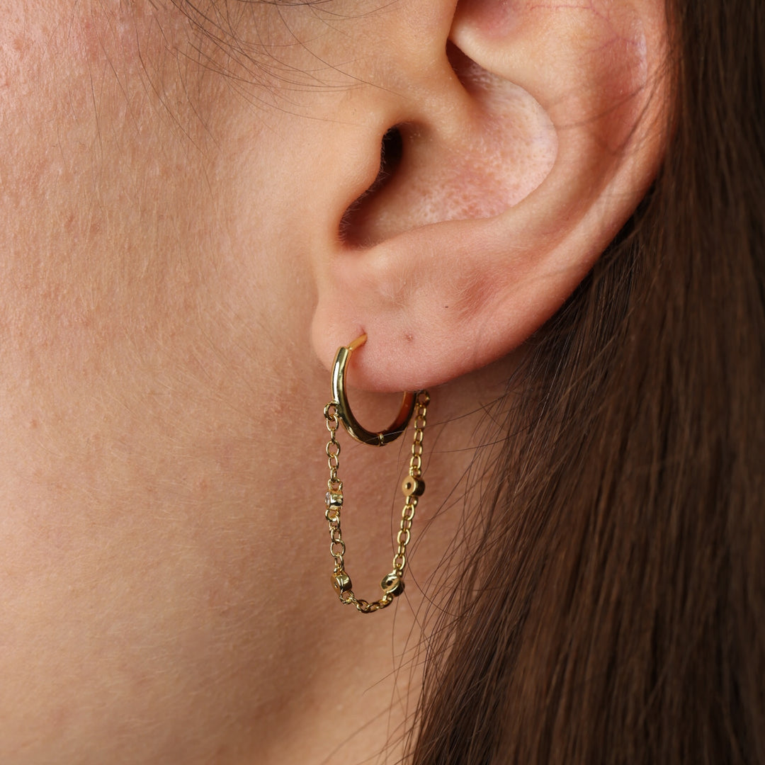 Bo – crystal chain hoop earrings in stainless steel, gold | Timi of Sweden