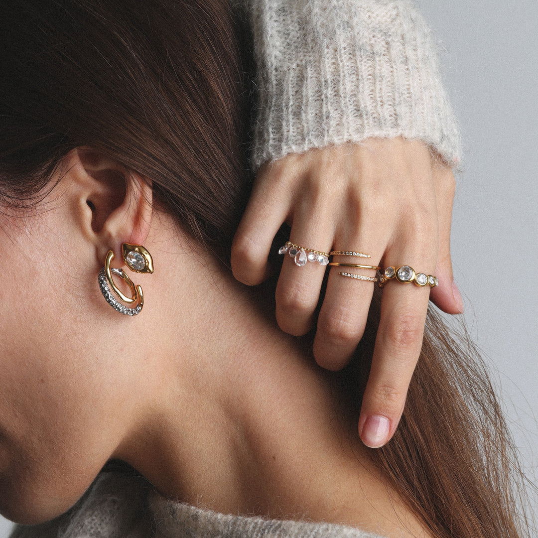 Noell – crystal ring in stainless steel, gold | Timi of Sweden