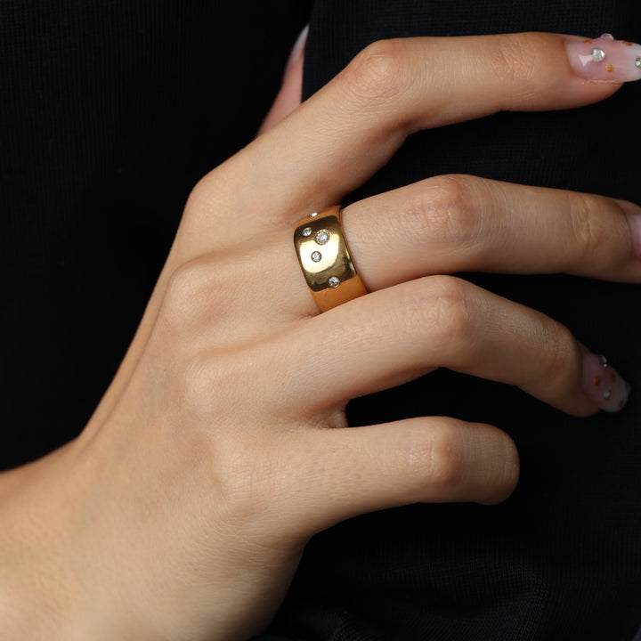 Bahi – crystal statement ring in stainless steel, gold | Timi of Sweden
