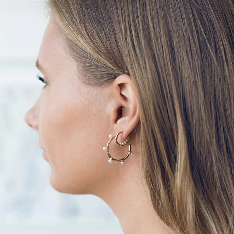 Small hoops with pearls inside Timi of Sweden