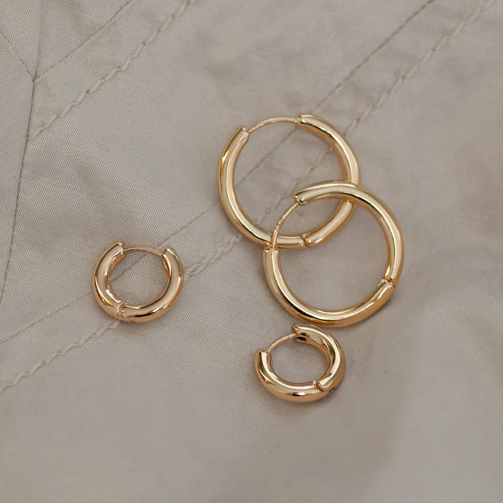 Large Essential Hoop Earring - Gold Timi of Sweden