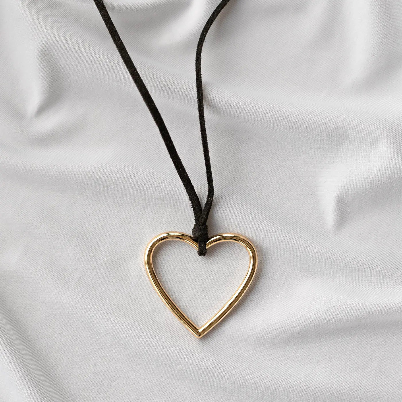 Molly - 90s Adjustable Heart Necklace